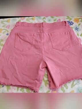 Gloria Vanderbilt pink bermuda cut off jean Shorts Women’s SZ 12 stretch 32W 7L